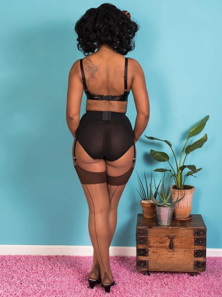 H2054 - Pointed Heel Seamed Stockings